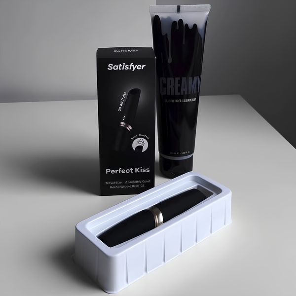 Давайте вместе распакуем крошечную, но очень могущественную новинку, которая заслуживает место в вашей косметичке — прямо между тушью и тональным кремом. Потому что настроение нужно поднимать не только с помощью макияжа, верно? 😉