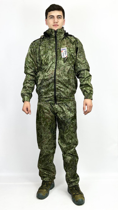 Камуфляжный костюм с капюшоном