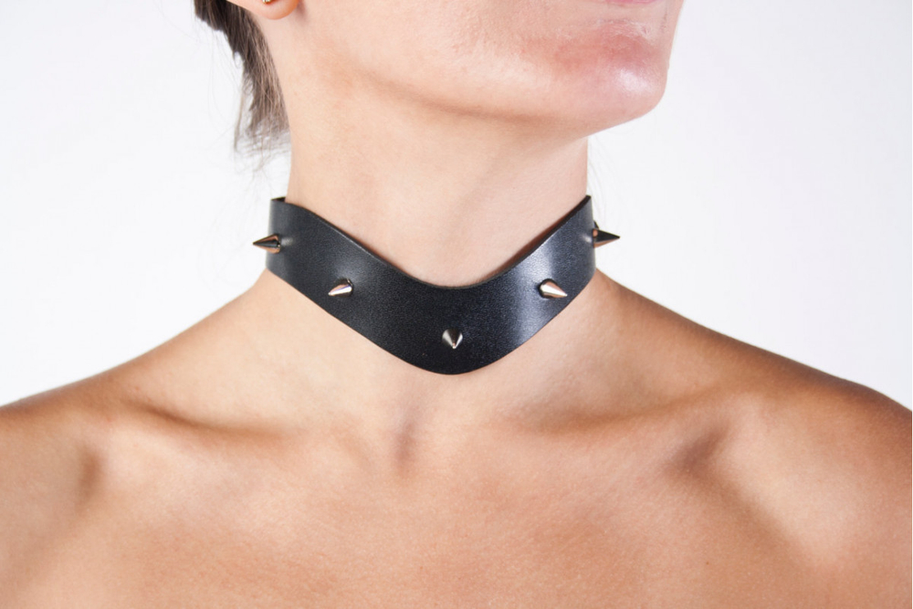 Лунный свет Ошейник премиум с шипами (черный)