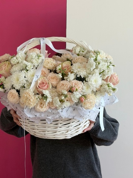Цветочная корзина в кремовых оттенках размер XL