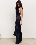 Платье с открытой спиной и асимметричным  подолом