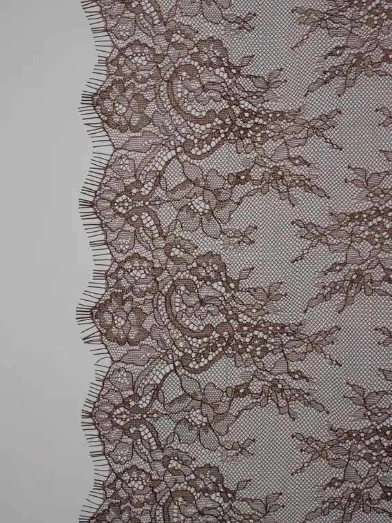 01-53 ОПТ Кружево шантильи 23 см, шоколад