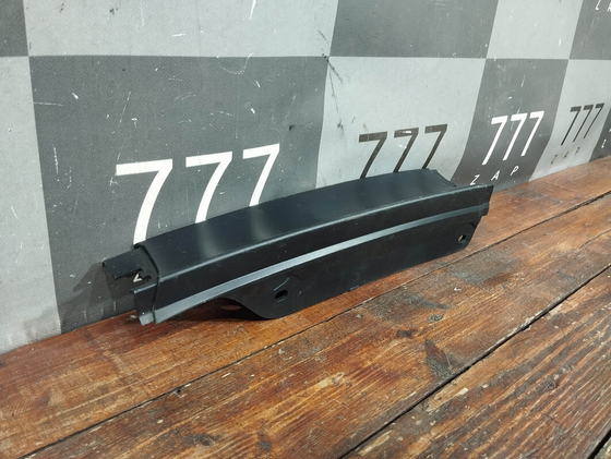 Накладка заднего рейлинга Jeep Commander (XK) 05-10 Б/У Оригинал 5ju46