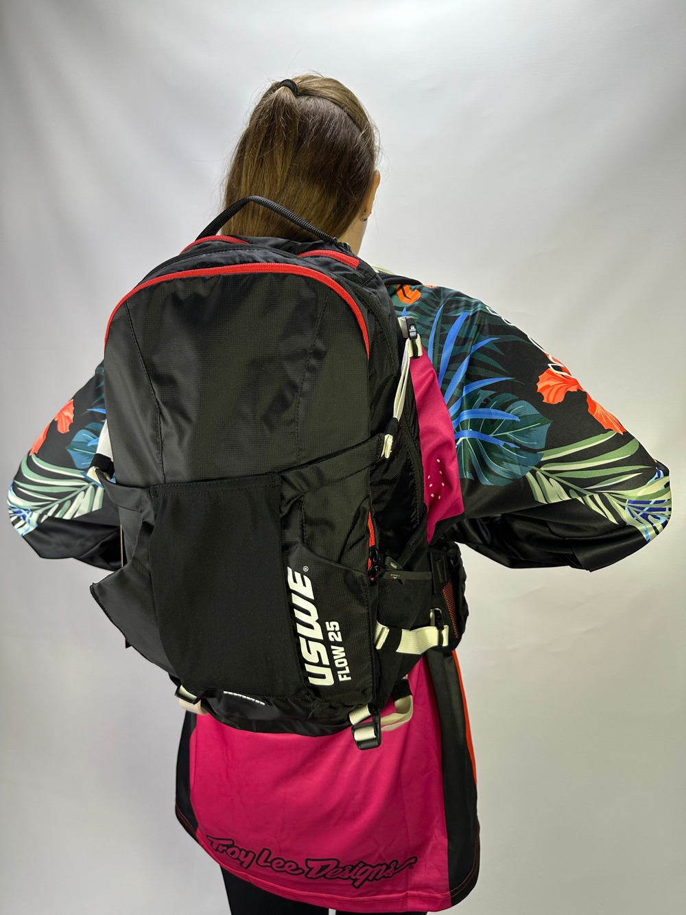 Рюкзак с защитой спины USWE FLOW 25L MTB Protector Pack, Red