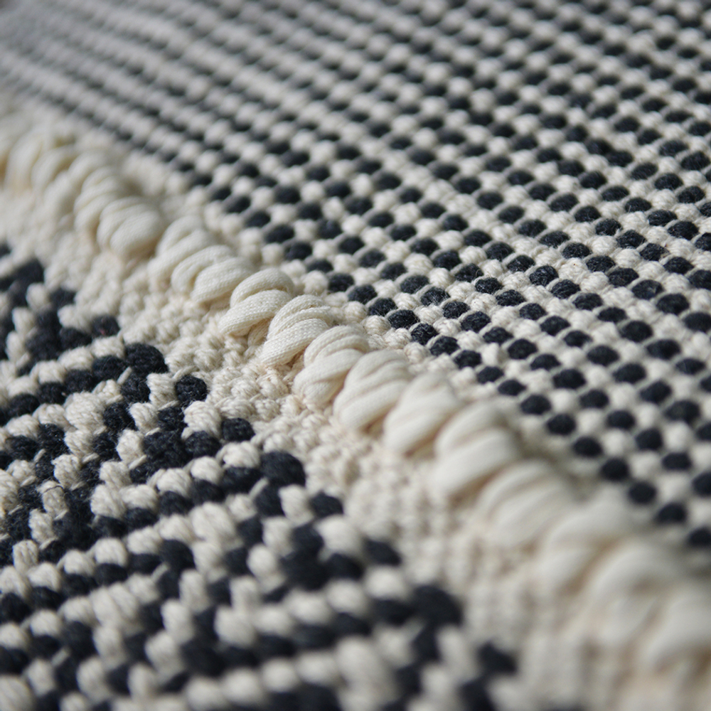 Декоративная наволочка на подушку в бохо-стиле