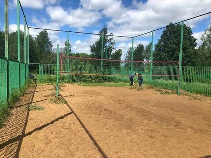 Начались ремонтные работы на волейбольной площадке