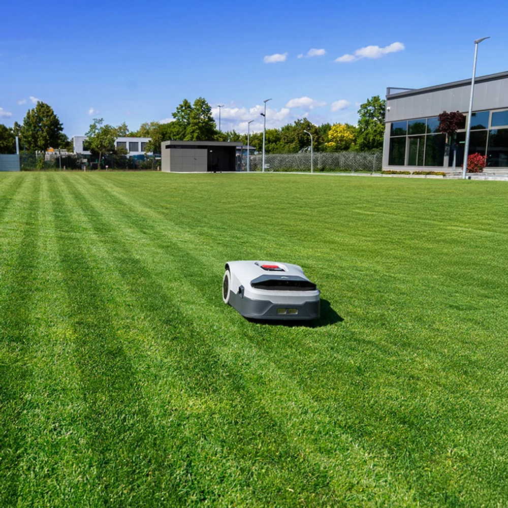 Робот-газонокосилка ANTHBOT Genie 1000 RTK-GPS для участков 1000–2000 м² (10–20 соток)