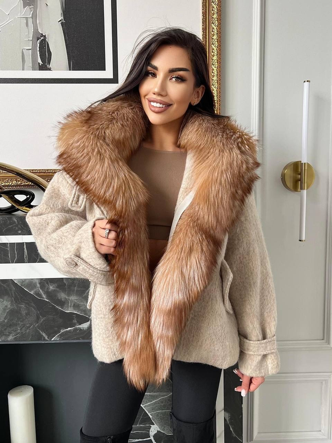 Зимний пуховик - бомбер из шерсти с мехом лисы