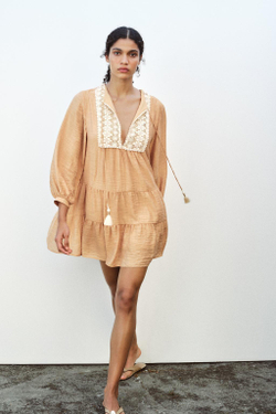 ZARA МИНИ-ПЛАТЬЕ С ВЫШИВКОЙ, ПЕРСИКОВЫЙ