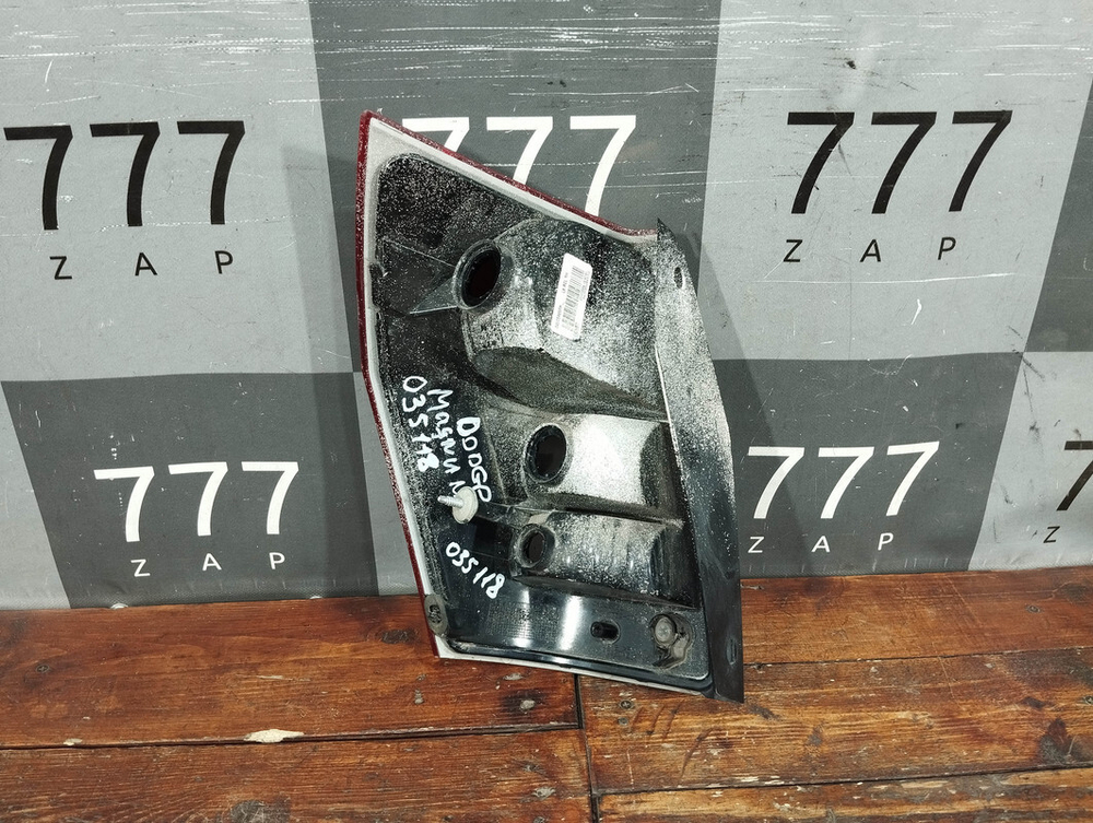 Фонарь задний правый Универсал Chrysler 300C Б/У Оригинал  4805966AH