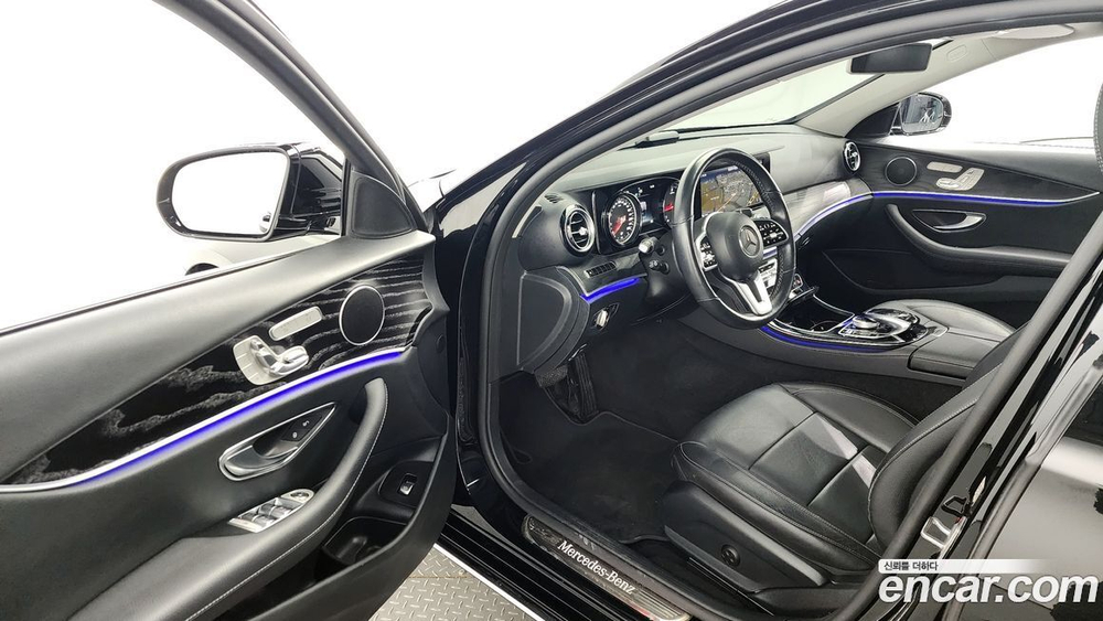 Mercedes-Benz E-Class W213 E220d Avangarde (10.2019)
