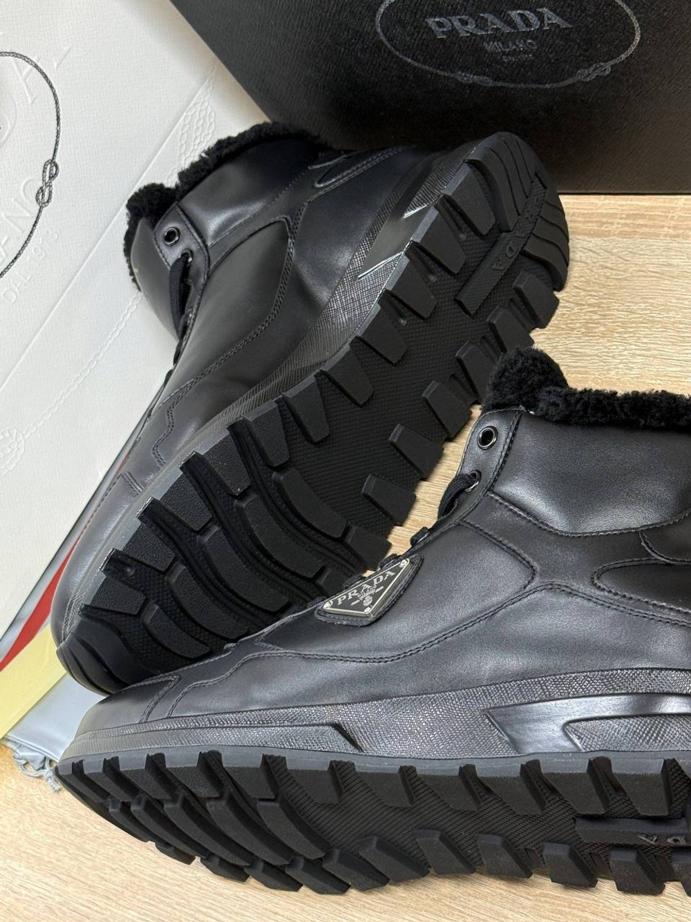 Кроссовки Prada