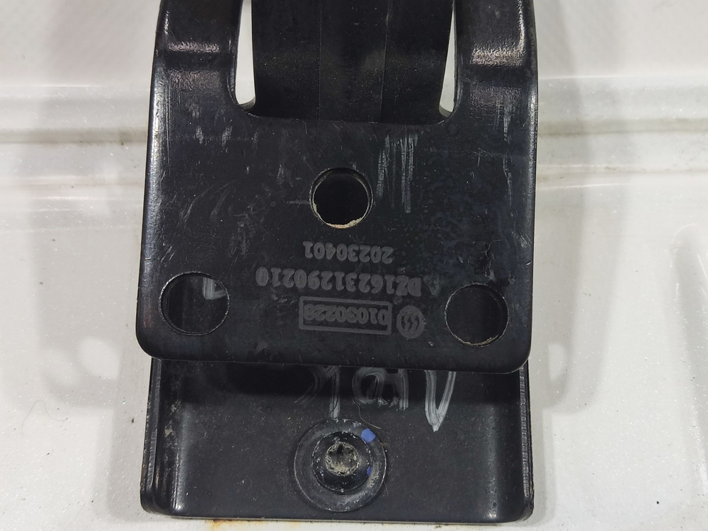 Крышка инструментального ящика левого 2023г