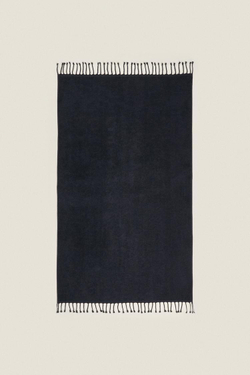 ZARA HOME ПЛЯЖНОЕ ПОЛОТЕНЦЕ ИЗ ХЛОПКА С БАХРОМОЙ, ТЕМНО СИНИЙ
