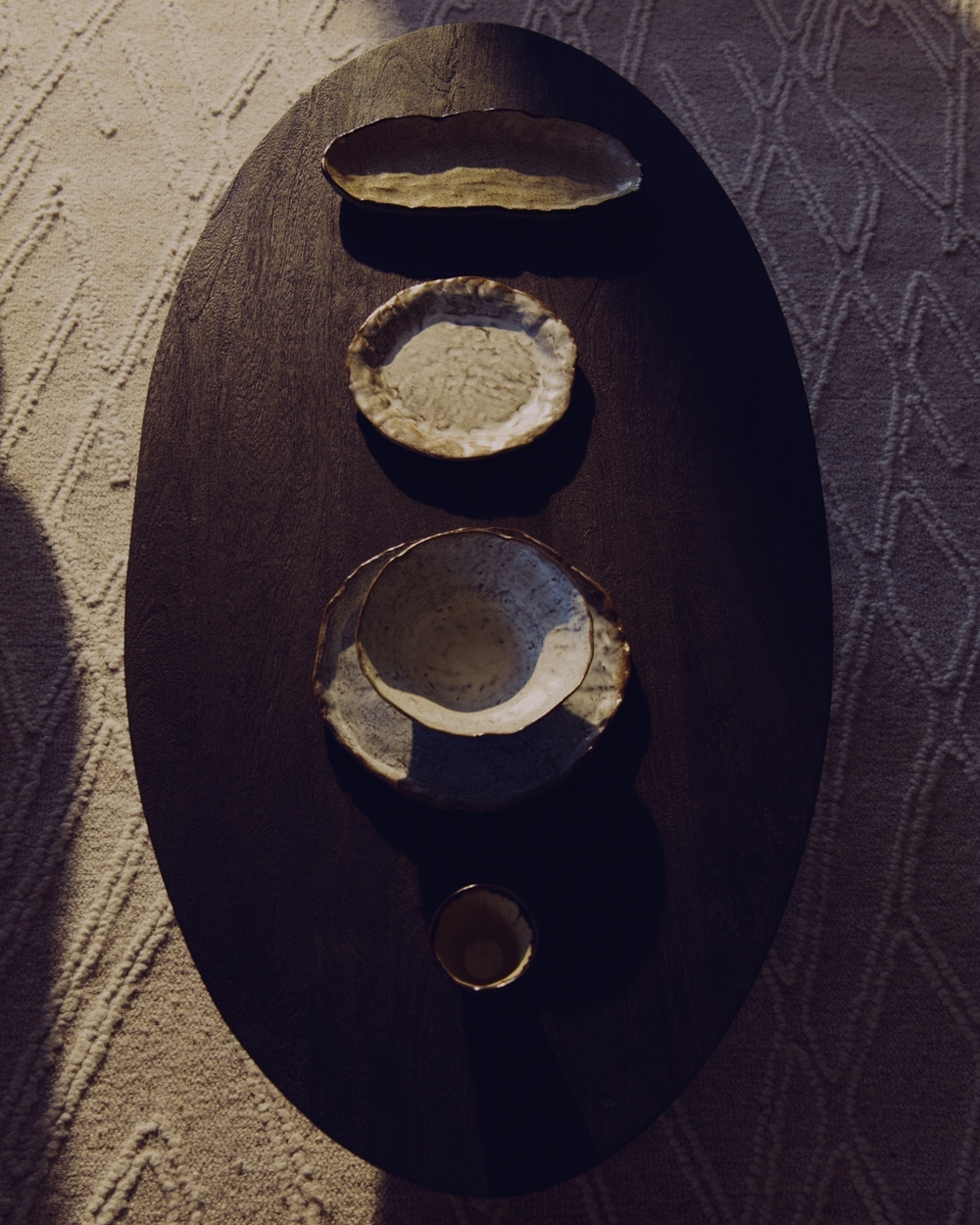 Ovak Журнальный столик из акации с чёрной отделкой 140 x 70 см