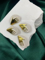 Пуговицы Скиапар. глянцевая золотистая "Ладонь" кремово-бежевая эмаль