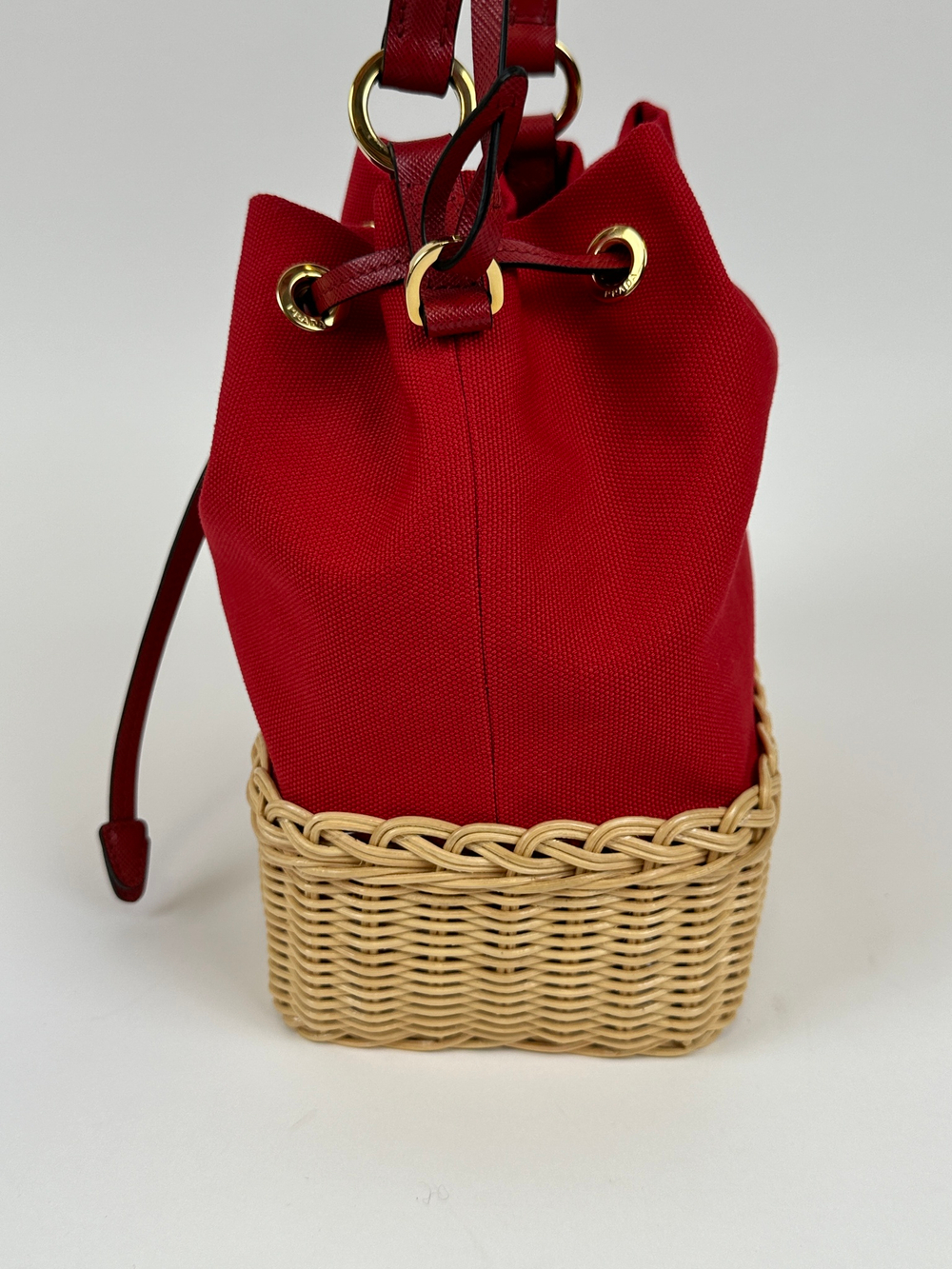 Сумка Prada Bucket Bag in Wicker and Canvas