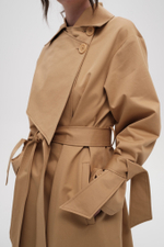 Бежевый тренч с двумя кокетками