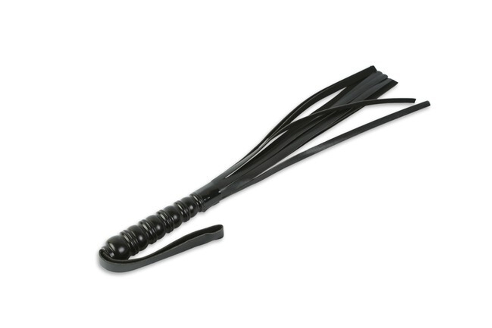 Короткая многохвостая плетка с жесткой рукояткой (Цвет: черный)