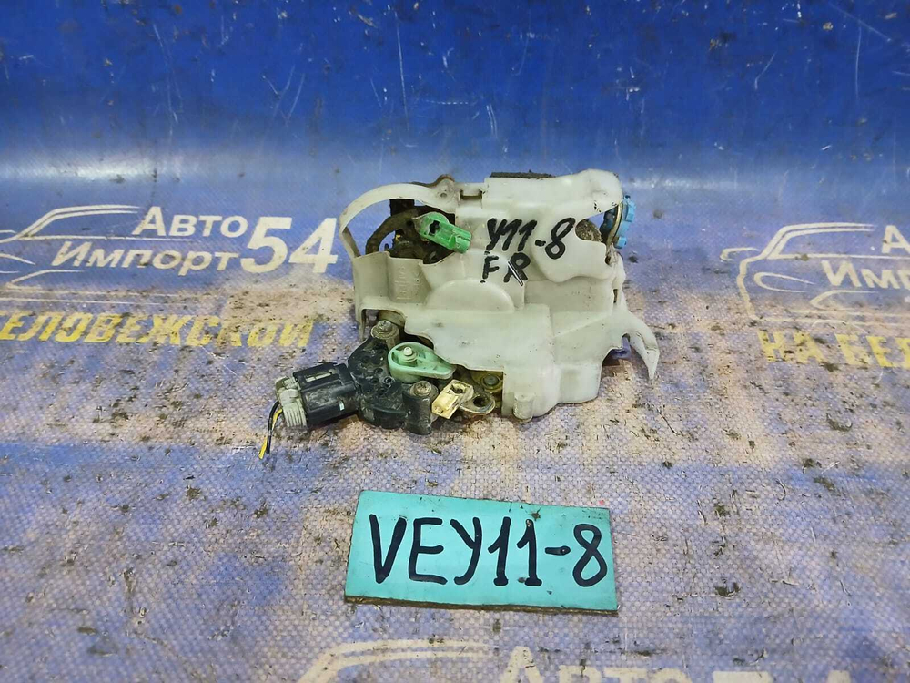 Замок двери передней правой NISSAN AD 2001