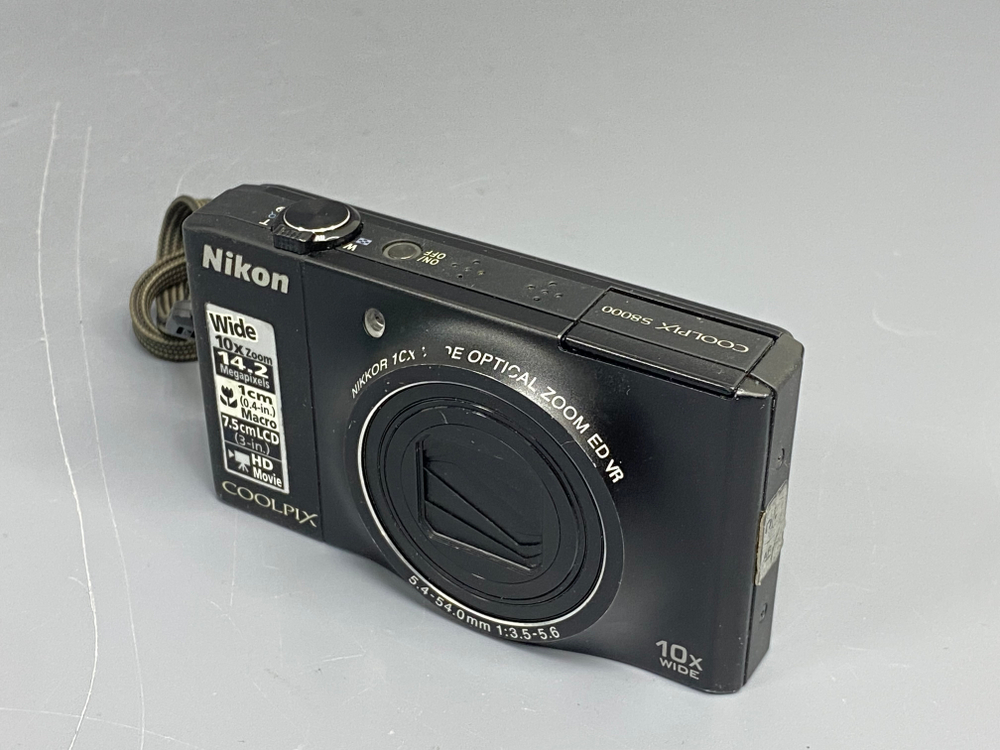 Nikon Coolpix S8000
