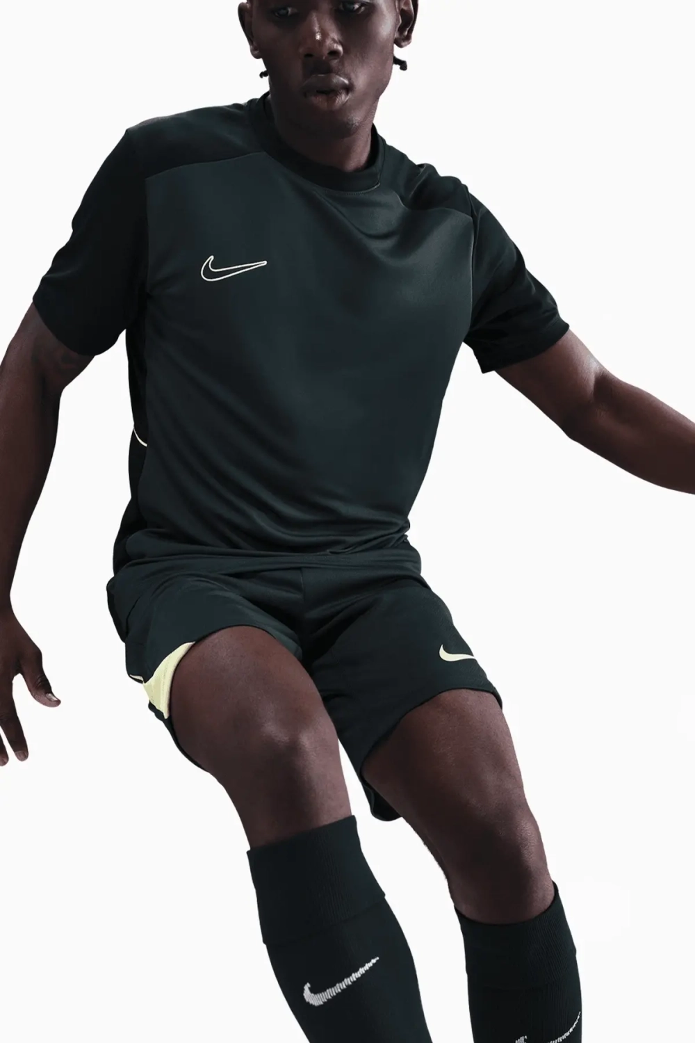 Шорты Nike Dri-FIT Strike - зеленый