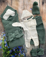 Вязаный комплект на выписку 6 предметов  "Twin" (Од. ут., бант, пин., комбинезон, шапка, нат. компл) (Цвет: Фиолетовый)