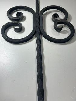 Кованый элемент вензель 160х270мм квадрат полнотелый 16х16мм