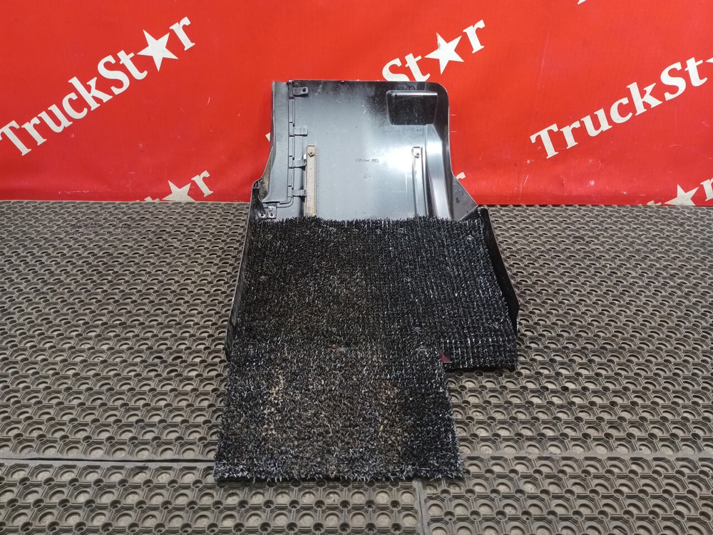 Крыло (дефект) переднее правое задняя часть 2019г