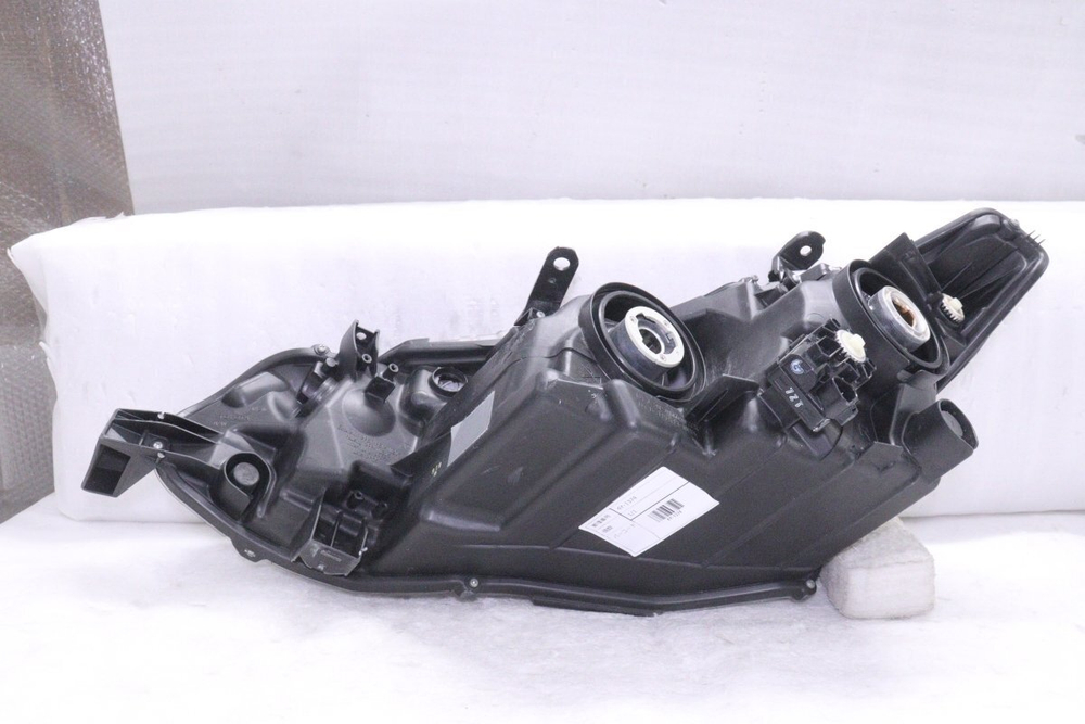 фара правая Toyota Corolla Axio NZE161 NKE165 12-595