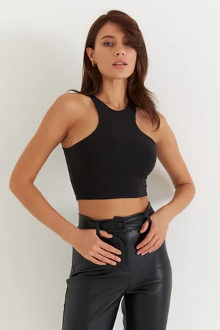 Кроп майка из хлопка черного цвета