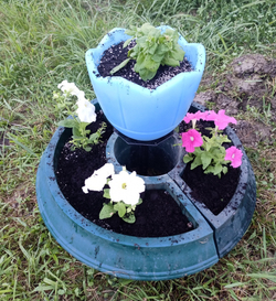 Садовый цветник Горка малая с вазонами 750+300, высота 500