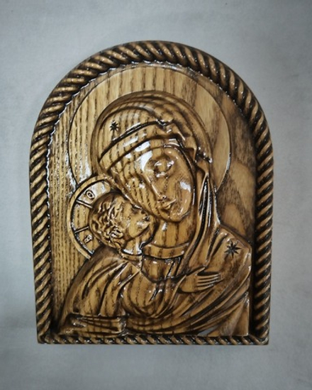 Деревянная икона Владимирской Божией Матери.