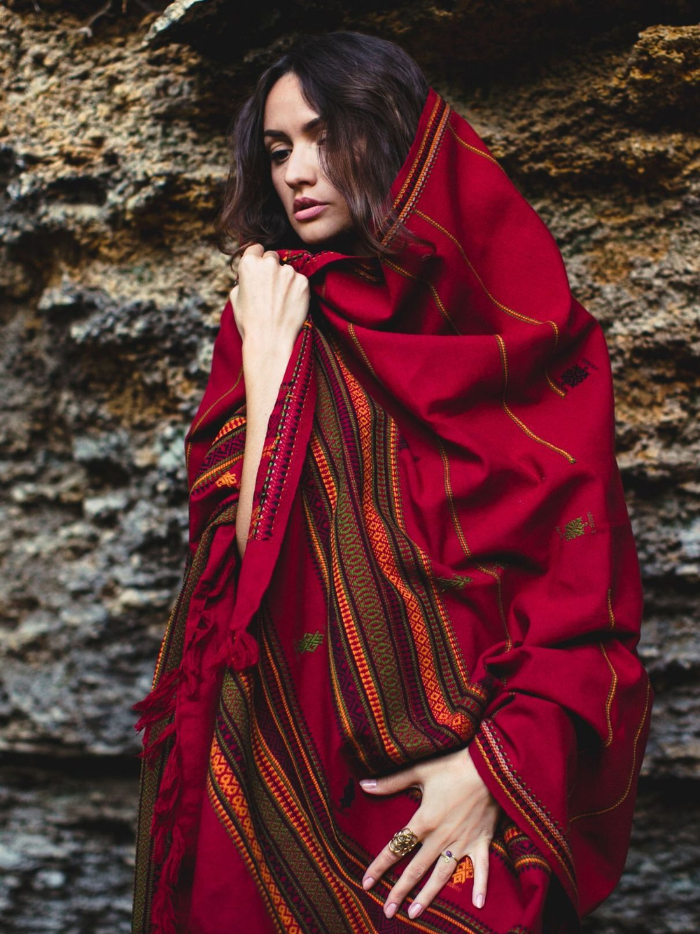 Шаль с  гуджаратской вышивкой