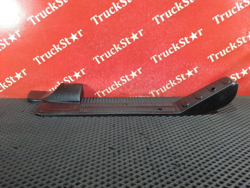 Накладка порога правого 2018г