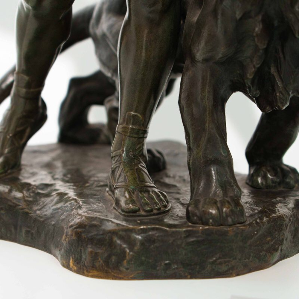 Бронзовая композиция «Человек, укротивший льва»