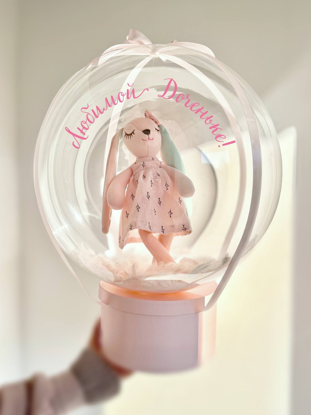 Шляпная коробка с игрушкой зайка №3937