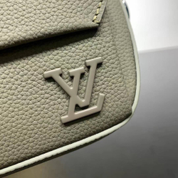 Сумка-мессенджер Louis Vuitton