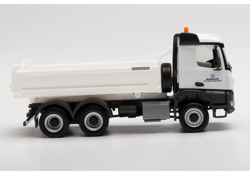 Грузовик Mercedes-Benz Arocs M строительный самосвал, белый