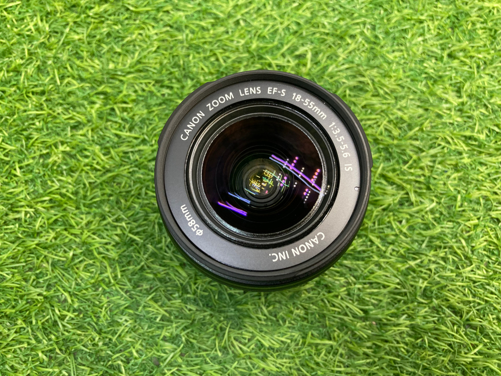 Canon 550D kit 18-55mm 3.5-5.6 IS 4.000 кадров