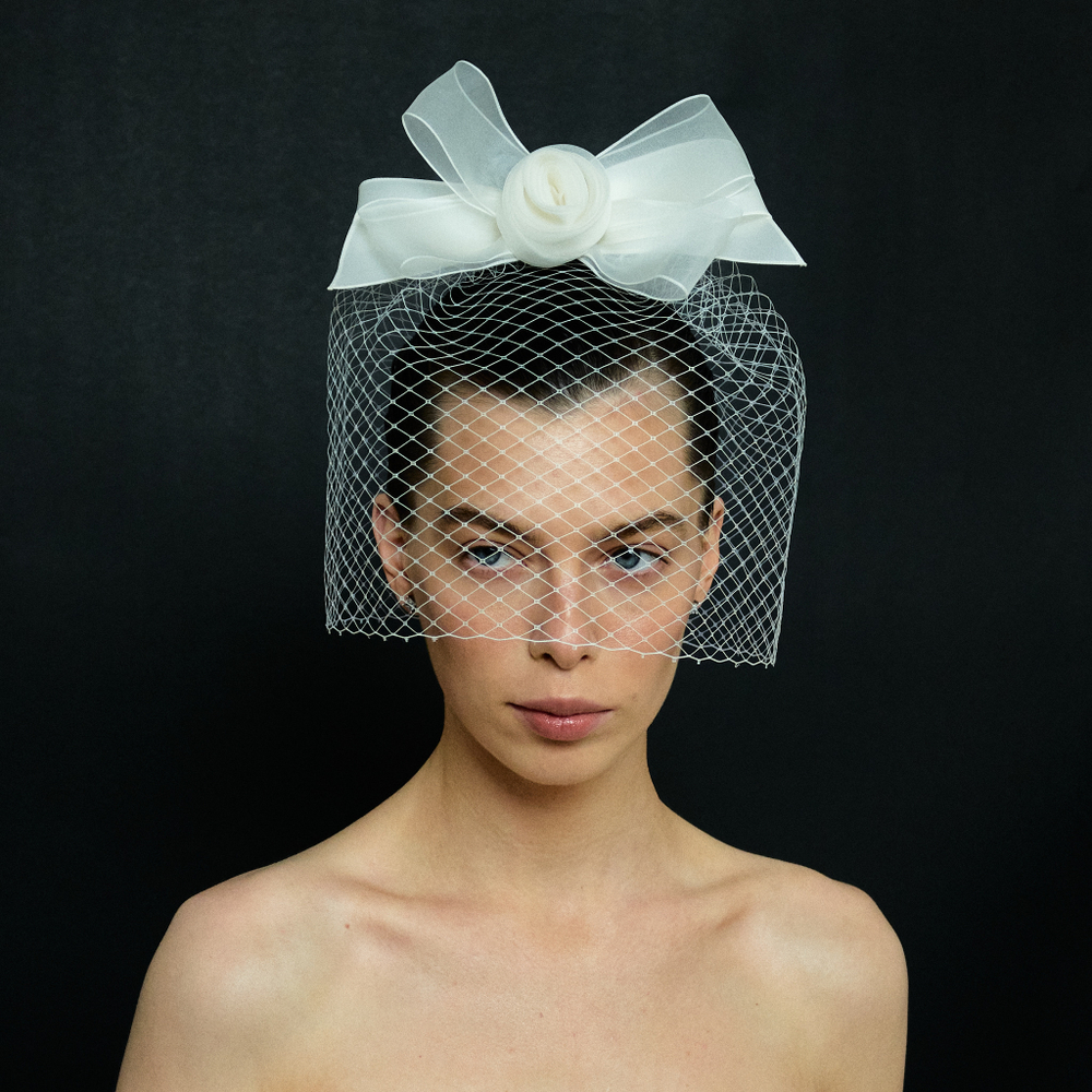 Вуаль круглая с бантом из шелка