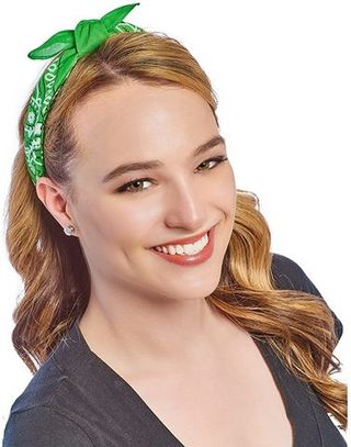 Бандана светло-зеленая пейсли огурцы