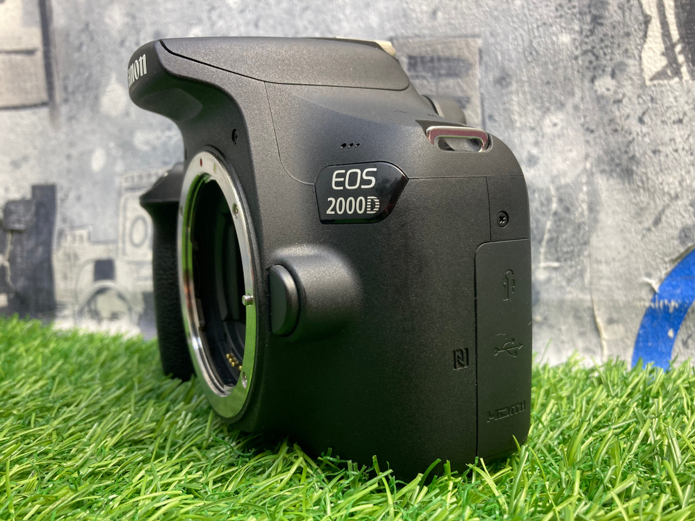 Canon 2000D + 18-55mm 1300 кадров Покупка/Продажа