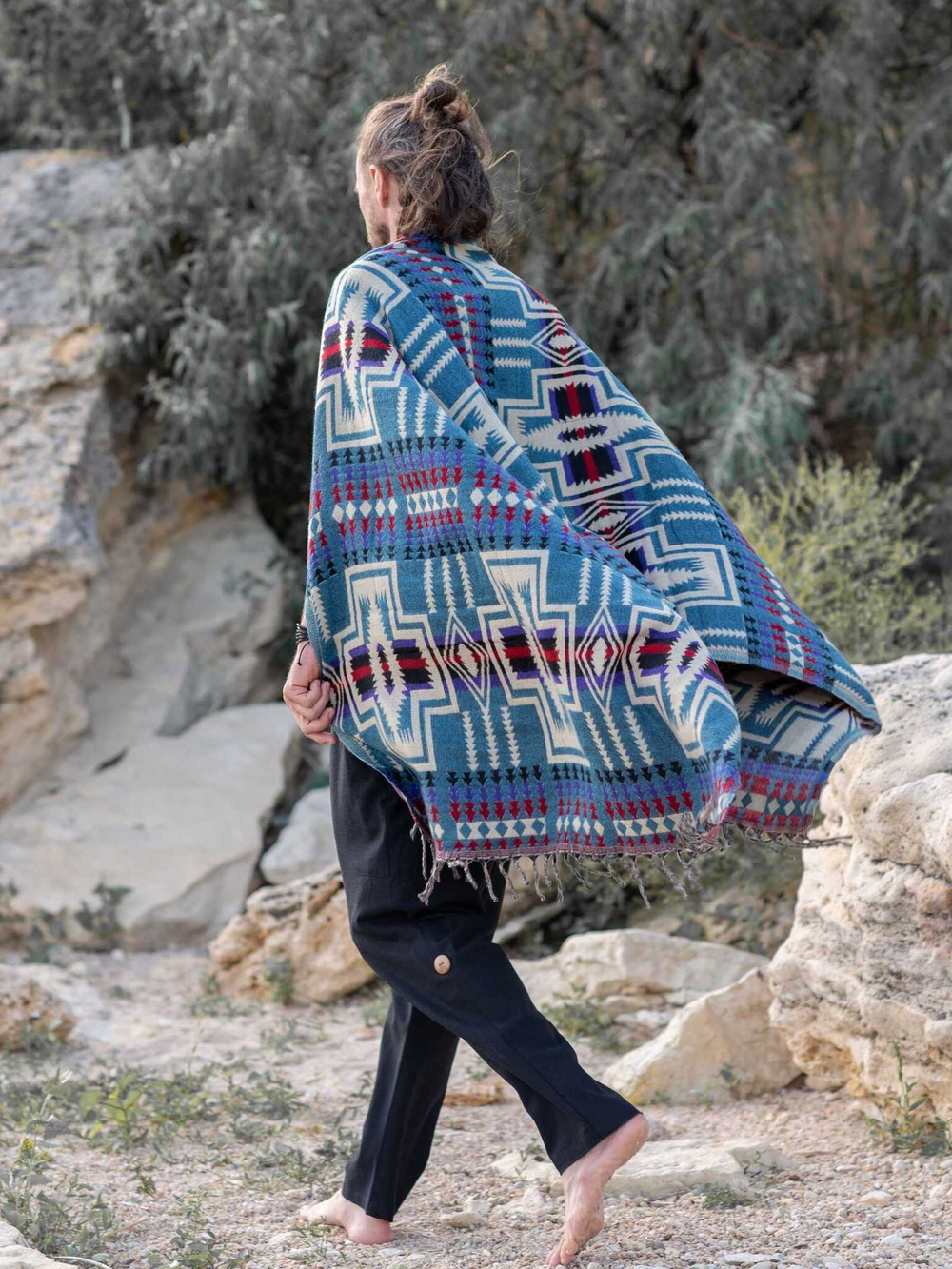 Палантин теплый с орнаментом Навахо