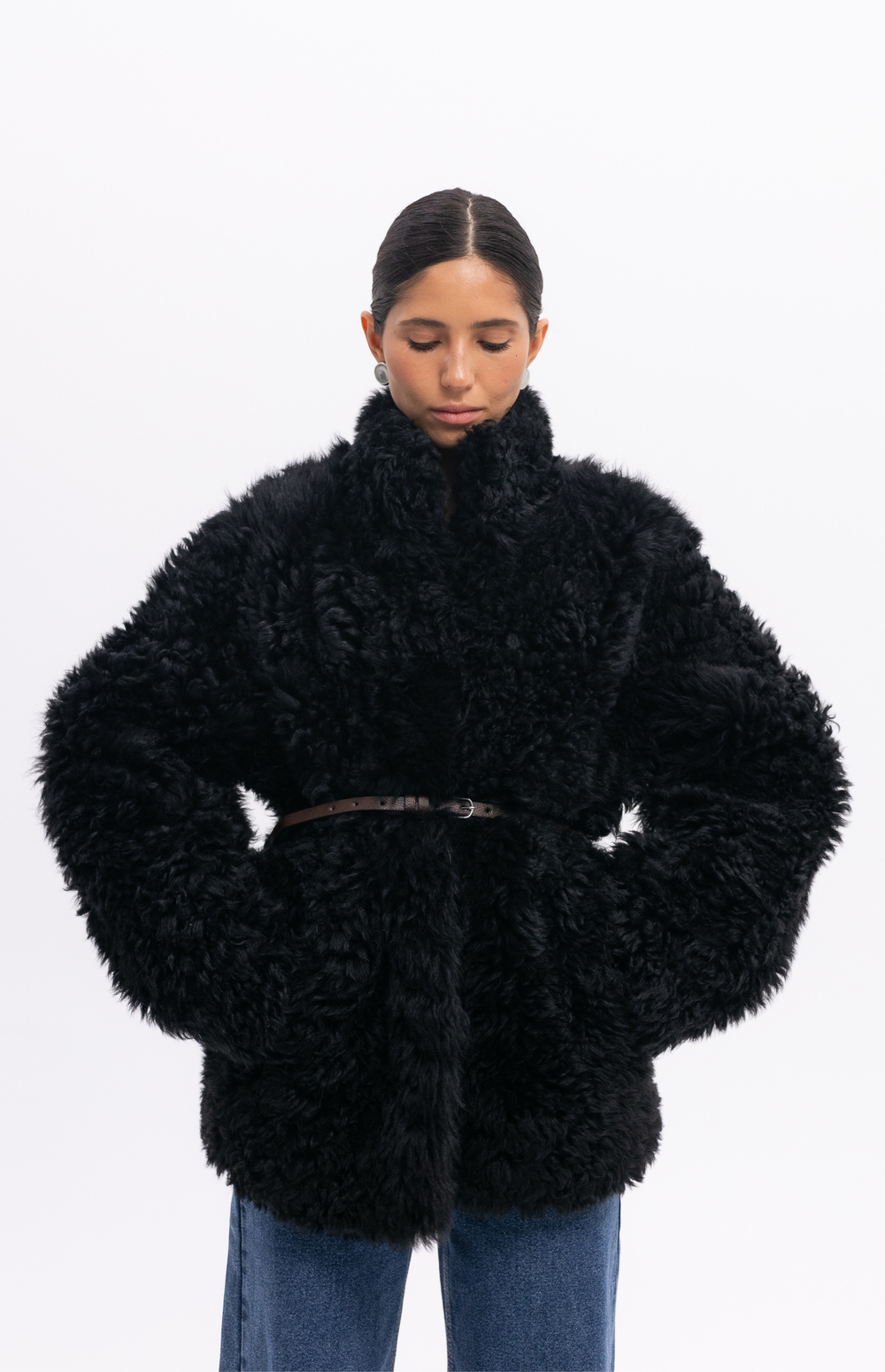 Чёрная шуба с воротником