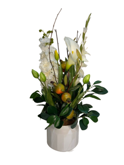 Цветочная композиция в белом кашпо, в-68 см