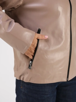 Кожаная куртка демисезонная с капюшоном короткая