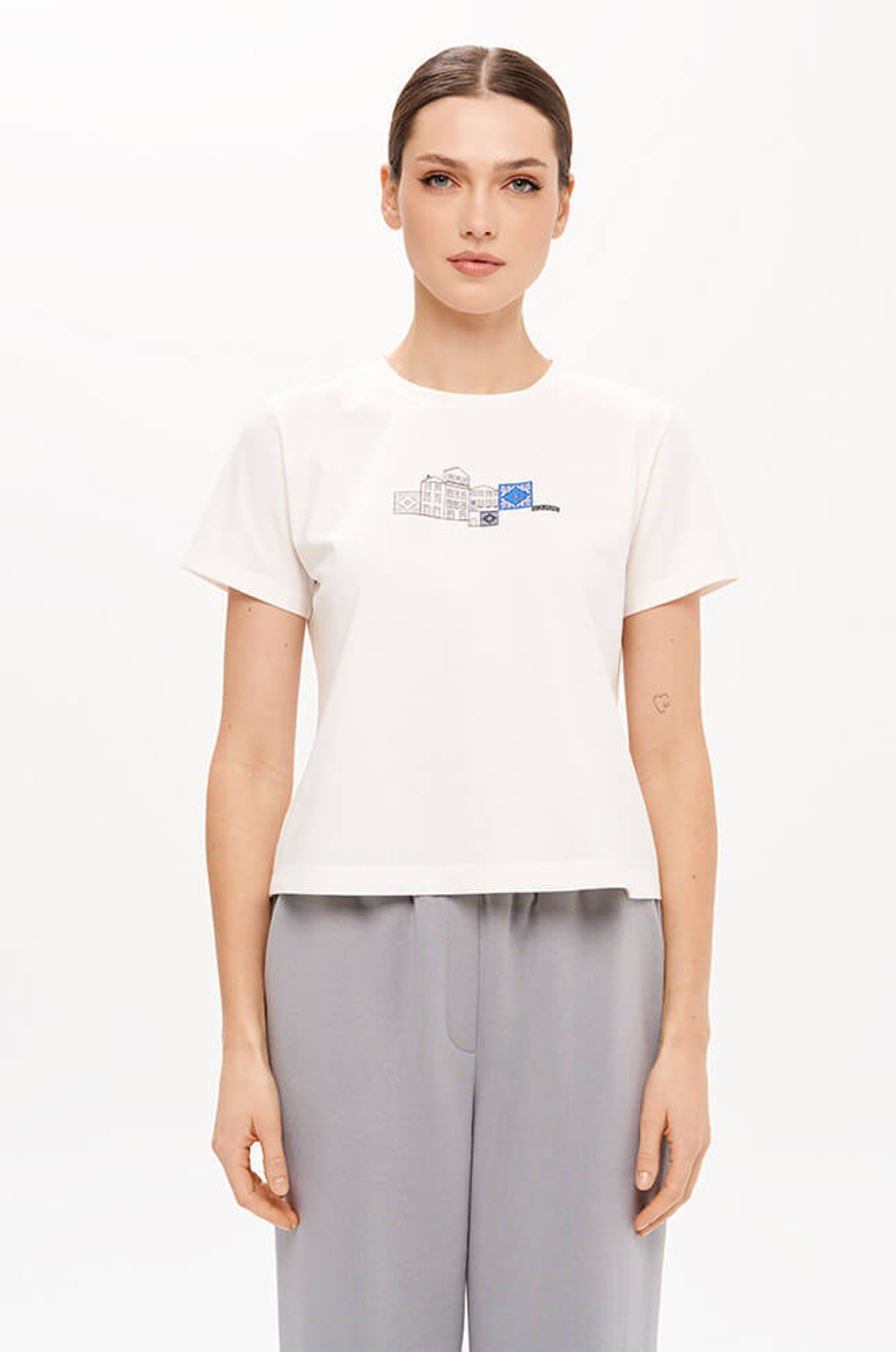 23405 Футболка женская (молочный)