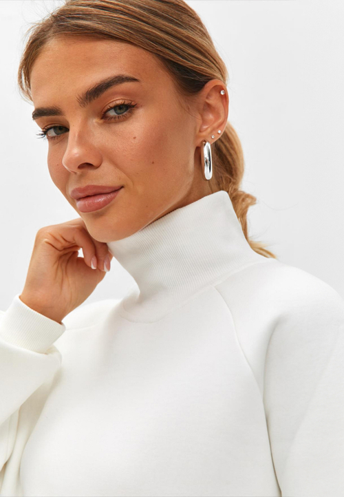 Белый свитшот с горлом