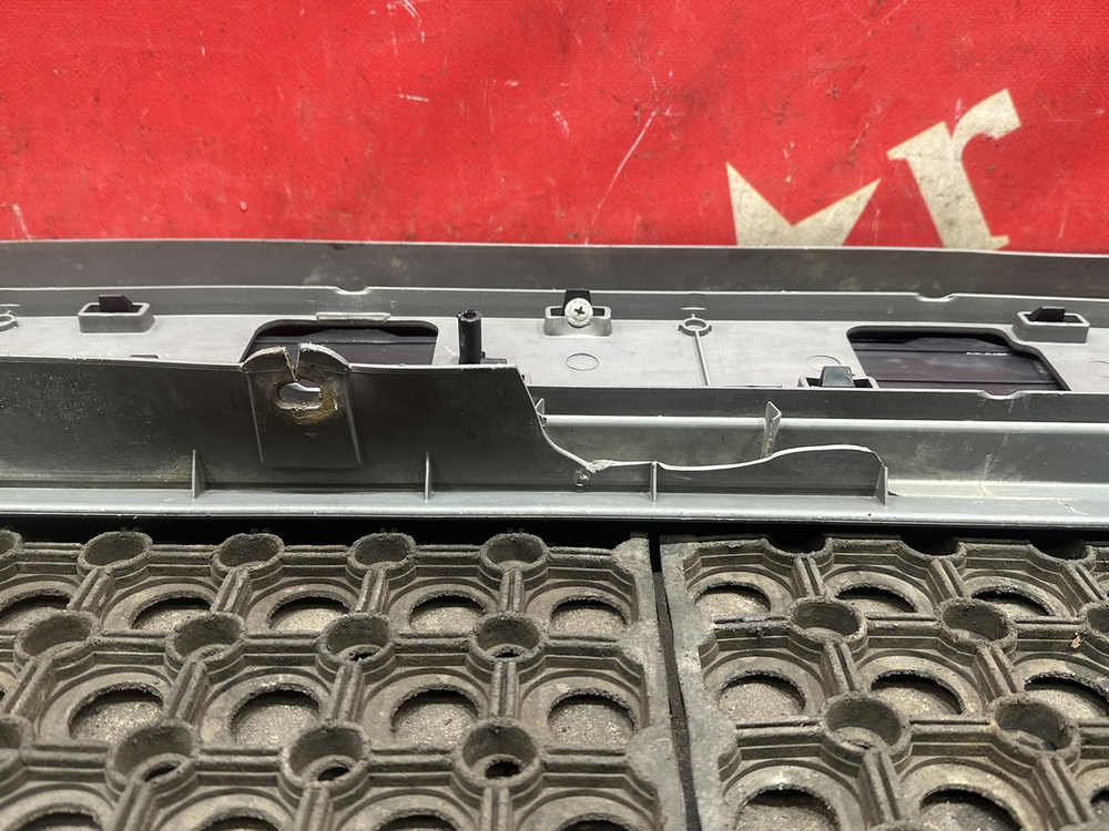 Накладка бампера центральная